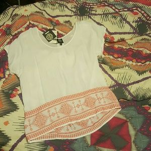 Bobeau embroidered bottom tee